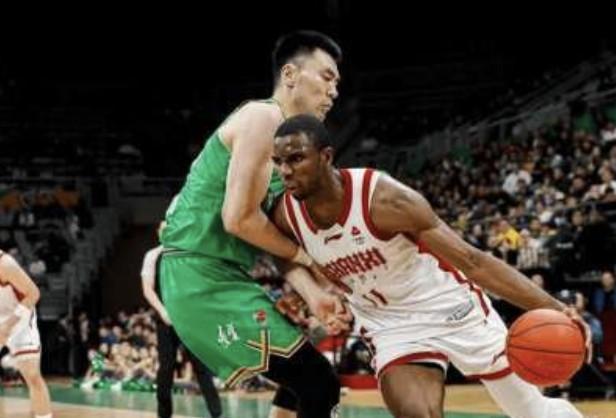  老将风采依旧，乌戈盛赞李晓旭；家有一老如有一宝，辽宁内线支柱闪耀。 体育新闻