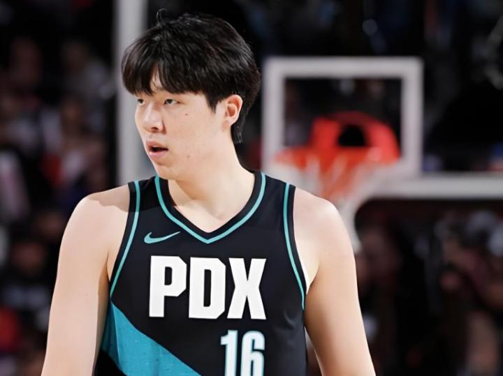  末节48秒登场无出手；开拓者主场胜爵士，韩乔生痛批教练用人思路。 体育新闻