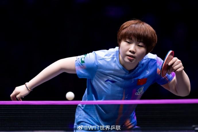  蒯曼强势逆转王艺迪；重庆冠军赛女单决赛席位到手。 体育新闻