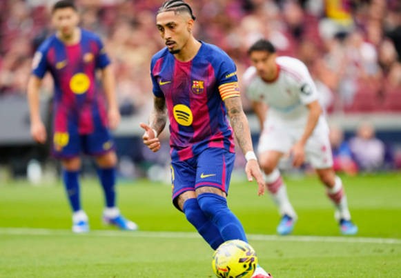  拉菲尼亚开场闪电建功；前21分钟两罚全中，巴萨主场强势领先。 体育新闻