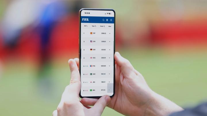  足球排名体系迎来变革时刻；国际足联宣布男女国家队排名随赛况即时演变，球迷体验全面升级。 体育新闻