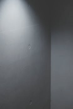  信濠光电续聘资深董秘周旋；管理层保持稳定以应对市场变化；企业未来发展值得关注。 股票财经