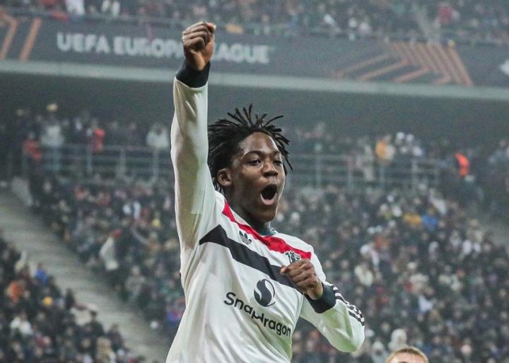  曼联青训新星梅努迎来重要时刻；罗马诺透露新合同谈判已进入尾声；长远绑定至2031年成为可能。 体育新闻