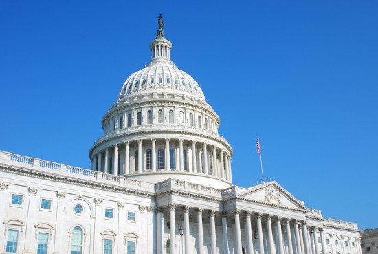 数以万计安检人员获薪背后：行政干预如何重构国会博弈逻辑？ 新闻