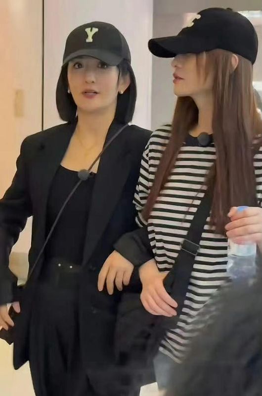  「北漂互助」到「乘风重逢」：谢娜与李小冉二十年闺蜜关系深度解析 娱乐新闻