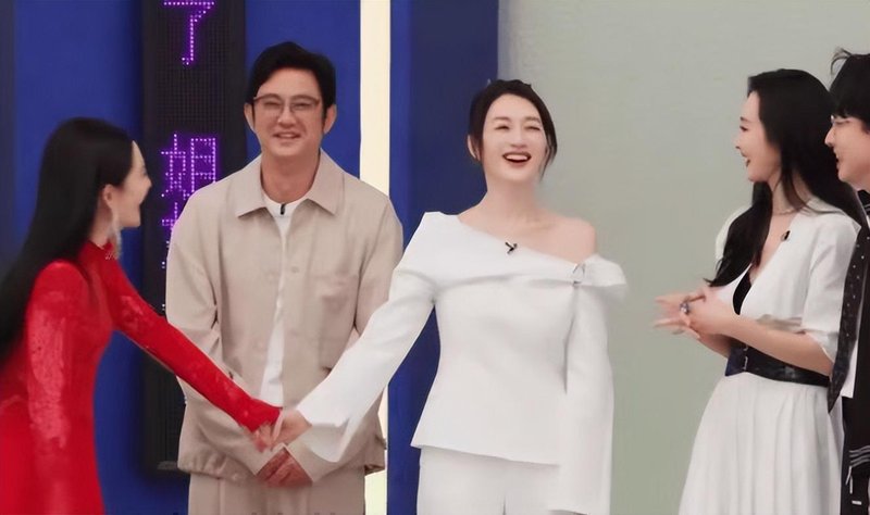  「北漂互助」到「乘风重逢」：谢娜与李小冉二十年闺蜜关系深度解析 娱乐新闻