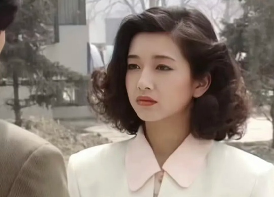  【职业风险解码】一次冲动辞职如何改变演员命运：从铁饭碗到“个体户”的代价 娱乐新闻