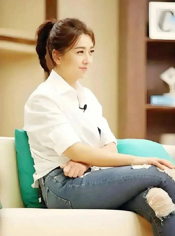  【职业风险解码】一次冲动辞职如何改变演员命运：从铁饭碗到“个体户”的代价 娱乐新闻