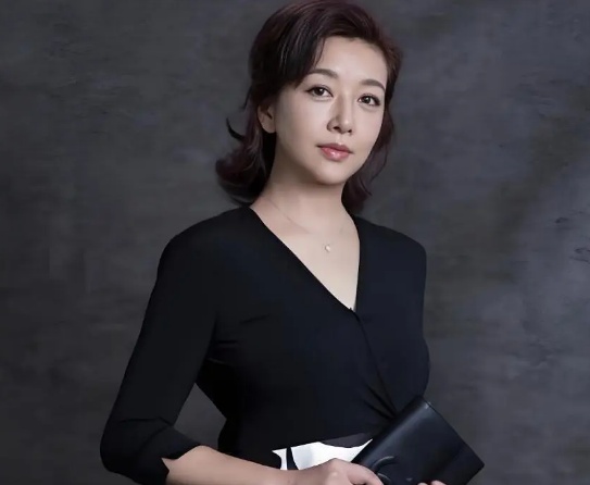  【职业风险解码】一次冲动辞职如何改变演员命运：从铁饭碗到“个体户”的代价 娱乐新闻