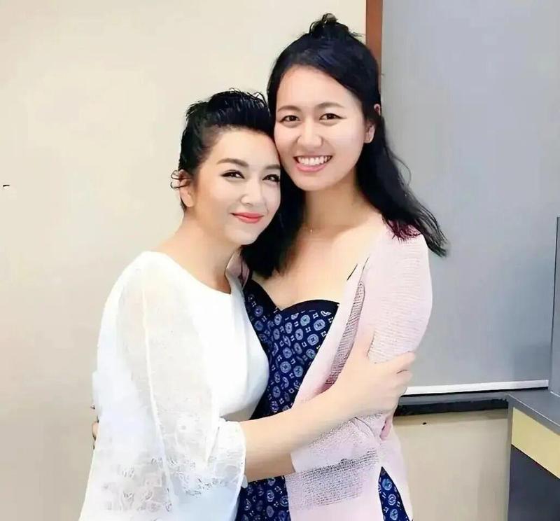  【职业风险解码】一次冲动辞职如何改变演员命运：从铁饭碗到“个体户”的代价 娱乐新闻