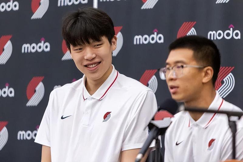  从CBA到NBA的语言鸿沟：杨瀚森的适应长征与球队长期战略布局深度解析 体育新闻