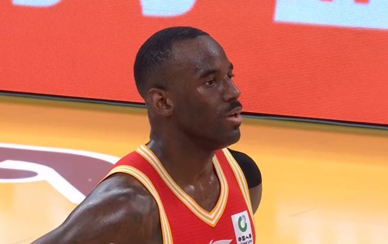  广东队险胜广厦背后的隐忧：三大主力低迷数据深度剖析与战术困局解读 体育新闻