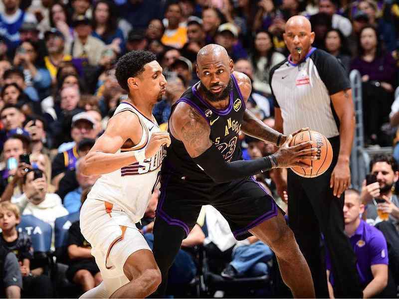  湖人爵士收官战深度复盘：紫金军团冲击西部第3的战术博弈与战略抉择 体育新闻